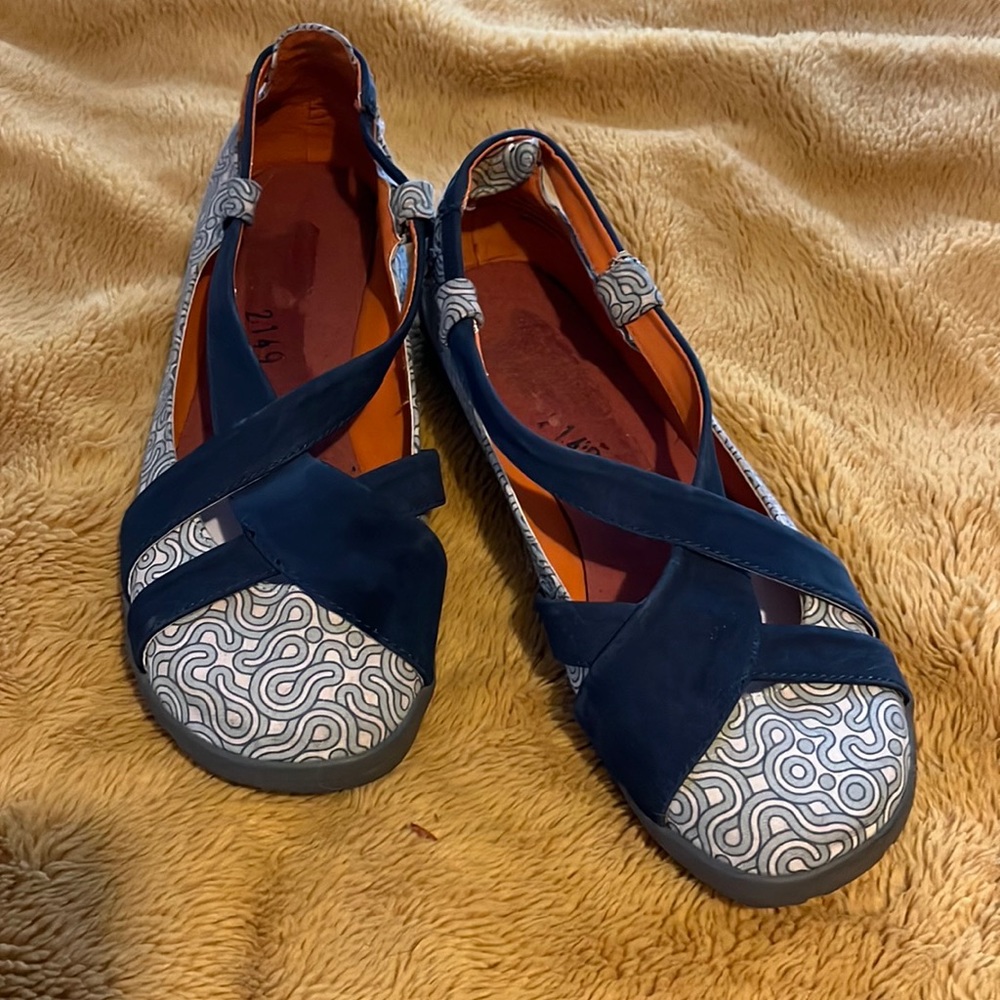Super cute slip on shoes 7.5 gently worn